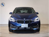【キドニーグリル】BMWは約90年もの間、ほぼ全ての車両にひと目でBMWだと分かるこの特徴的なフロントグリルが備えられ、デザイン・アイコンとして親しまれてきました。