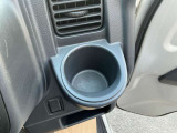 運転席にドリンクホルダーが付いてとっても便利です。!!!