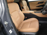 見えないところまで徹底洗浄!中古車をキレイで気持ちよくお乗りいただけるよう、トヨタ認定中古車はしっかりクリーニング。エンジンルームやシートを外した洗浄まで目に見えないところまで徹底的に洗浄しています。