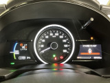メーターの横に液晶カラーディスプレーを装備。航続可能距離等の情報やHonda SENSINGの注意・警告を表示します!