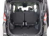 大きな開口幅で荷物を出し入れしやすいのが魅力のラゲージスペースです!
