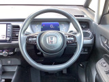 ステアリングスイッチでオーディオ各種操作が可能で、運転に集中できます。安心・安全・快適なドライブをお楽しみいただけます。