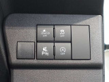 スマートアシストの安全装備がついております!衝突軽減ブレーキやペダル踏み間違い抑制機能などが備わっておりますので安心ですね☆詳しくはスタッフにお尋ねください(^^♪