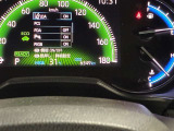 視認性に優れたメーターを採用しており、走行中でも車速や情報が分かりやすく表示されます。運転時の視線移動をむりのない範囲に抑え、快適で安心感のあるドライブをサポートします。