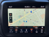 タッチスクリーンをタップするかスワイプするだけですべての機能を呼び出せます。Apple CarPlayおよびAndroid Autoに対応しスマートフォンとのシームレスな 連携も実現。さらに、USBポートを標準装備しています。