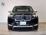 【キドニーグリル】BMWは約90年もの間、ほぼ全ての車両にひと目でBMWだと分かるこの特徴的なフロントグリルが備えられ、デザイン・アイコンとして親しまれてきました。