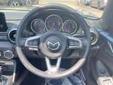 【純正革巻きステアリング】上質な革を使用することで、手にしっかり馴染みとても運転しやすいハンドルです♪
