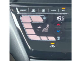 オールシーズン快適にドライブできます!温度をセットするだけで常に快適な温度を保ってくれるオートエアコン、大変に便利な装備です。