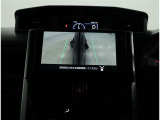 パノラミックビューモニター装備!サイドビュー・車両に取り付けたフロント、サイド、バックカメラの映像を合成して画面上に表示させることで、低速時の運転を補助する装置です。
