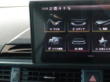 スマートフォンとAudiをUSBケーブルを介し接続。AppleのCarPlayやAndroid Autoのアプリを通じて、スマートフォンのコンテンツをMMIディスプレイに表示します。