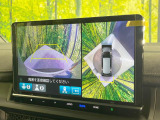 【マルチビューカメラシステム】専用のカメラにより、上から見下ろしたような視点で360度クルマの周囲を確認することができます☆死角部分も確認しやすく、狭い場所での切り返しや駐車もスムーズに行えます。