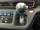オートマチックシフトレバーは、手になじみ操作しやすい形状で安全運転にもつながります♪