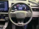 インテリアに合わせたデザインのステアリングは、運転される方のことも考え、運転しやすい形状、大きさです。是非一度、実際に触ってお確かめください。