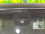【シティブレーキアクティブシステム】低速走行中に前方の車両等を認識し、衝突しそうな時は警報とブレーキで衝突回避と被害軽減をアシスト。より安全にドライブをお楽しみいただけます。