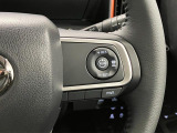 【アダプティブクルーズコントロール】 走行中に先行車の様子を検知しながら、設定した速度の範囲内で先行車との距離のキープを支援!疲れにくく、長距離運転中の渋滞なども快適に運転できます。