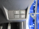 パーキングセンサーや横滑りを防ぐVSA等のスイッチ類は運転席の右側、手の届きやすい位置にあります。