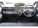 前席全体 目線も高く広い視界で安心して運転することができますね!
