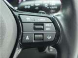 ◆アダプティブクルーズコントロール◆予め設定した車速内でクルマが自動的に加減速。前走車との適切な車間距離を維持しながら追従走行します。【LKAS】車線維持支援システムでステアリング操作を支援。
