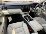 V60 ウルトラ T6 AWD プラグインハイブリッド 4WD