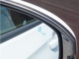 【ブラインドスポットインフォメーション】車線変更時などに見えにくい位置にいる車を検知します。安心して運転できます。