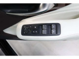 運転席ドアスイッチ回りの画像です。