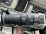 ■オートライト■車外の明るさに応じて、自動的にライトの点灯・消灯をしてくれます。トンネルが続くような道でも、いちいちライトスイッチを操作する必要がありません。消し忘れの心配もありません。