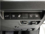オートマチックハイビームとは、先行車や対向車のライトを認識し、ハイビームとロービームを自動で切り替える機能です。夜道の視界を確保します。詳細は販売店スタッフまでおたずねください。