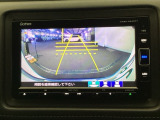バックモニター付きで、車庫入れやバック時の後方確認をサポート。