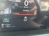 見やすいスピードメーターと中央にはモニターがあり車の設定やタイヤのアングル確認もできます!!