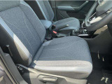 マイクロフリース素材を使用したスポーツコンフォートシート。欧州車らしく硬めのシートが体を程よくつつみこみ、長距離でも快適に運転できます。