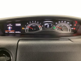 メーターの横に液晶カラーディスプレーを装備。航続可能距離等の情報やHonda SENSINGの注意・警告を表示します!