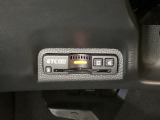 ハンドルの左下にETC2.0がついています。高速道路の料金所の通過も楽々です!。 カードの取り出しもしやすい場所についています。