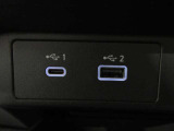 USB充電専用電源ソケットも付いています。モバイル機器などの充電専用