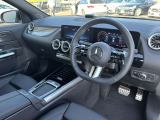 中古車だけではなく、新車も多岐にわたり、正規輸入車販売を行っております。全国選りすぐりの仕入ネットワークの中からあなたにピッタリのお車を探します!