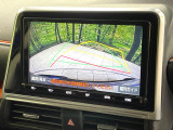【バックカメラ】駐車時に後方がリアルタイム映像で確認できます。大型商業施設や立体駐車場での駐車時や、夜間のバック時に大活躍!運転スキルに関わらず、今や必須となった装備のひとつです!