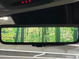 【デジタルインナーミラー】後席の大きな荷物や同乗者で後方が確認しづらい時でも安心!カメラが撮影した車両後方の映像をルームミラー内に表示。クリアな視界で状況の確認が可能です!