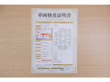 【車両検査証明書】店頭にて、クルマの状態が一目で分かる査証明書を公開中。トヨタ認定検査員が厳しく検査し、状態を点数と図解で表示しています。修復歴はもちろん、傷やヘコミの箇所や程度がご確認いただけます。