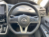 【純正革巻きステアリング】上質な革を使用することで、手にしっかり馴染みとても運転しやすいハンドルです♪