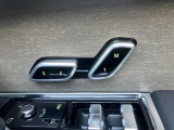 【電動運転席シート】細かい調節が出来ますので、ベストポジションを見つけることが出来ます。シートメモリー機能は3つ設定が出来ます。