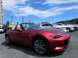 オープンカーならではの開放感。軽さを突き詰めたソフトトップは座ったままでも簡単に開け放てる。そのまま走り出せばどんなシーンでも穏やかで気持ちのいい風を楽しめます。