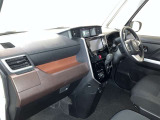 高いホールド性で運転姿勢が安定します。長距離ドライブでも疲れにくいのが魅力です。快適なドライビングライフをお送りください♪