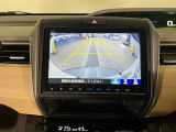 【バックカメラ】運転が苦手な方も車庫入れラクラクです!ギアをリバースに入れれば自動的に切り換わりますので、面倒な操作は不要です♪狭い駐車場もお車を傷つけず安心ですね!