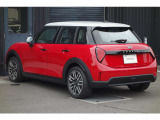 【MINI NEXT 認定中古車】安心の保証プログラムや延長保証など、MINI NEXT車両をご購入いただいたオーナーの皆様に、より快適なMINIライフを楽しんでいただくためのユニークなサービスをご用意しております。