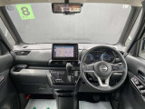 前方の見切りが良く運転しやすいインテリアです