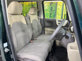 運転席シート廻りは使用感も少なく、良好な状態となっています。前オーナー様が丁寧に使っていたことがよくわかりますね。