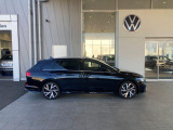 高年式、少走行距離の GOLF VARIANT TDI R-LINE PLATINUM EDITION 入荷しました!ボディーカラーはディープブラックパールエフェクトです。