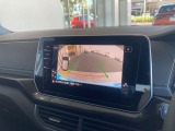 クリアなバックカメラに、パーキングも車庫入れも頼りになるPark Assist機能も付いています。