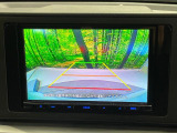 【バックカメラ】駐車時に後方がリアルタイム映像で確認できます。大型商業施設や立体駐車場での駐車時や、夜間のバック時に大活躍!運転スキルに関わらず、今や必須となった装備のひとつです!