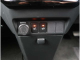 【シートヒーター】寒い日の運転など冷えやすい脚部を快適に温めてくれる。嬉しい機能♪