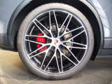 リア:11.0 J x 22 ET 47 + 295/35 R22